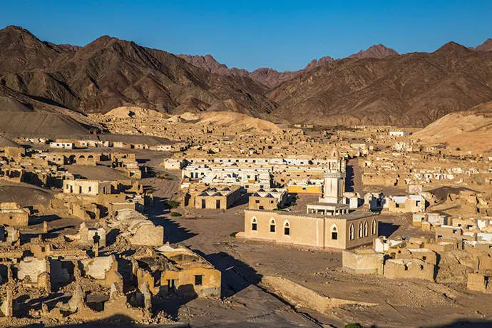Geisterstadt-Abenteuer: Entdecken Sie Umm Al Huwaytat mit jeep oder quad