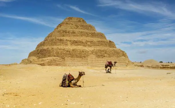 Die Stufenpyramide von Djoser: Ein Meisterwerk der Antiken Architektur